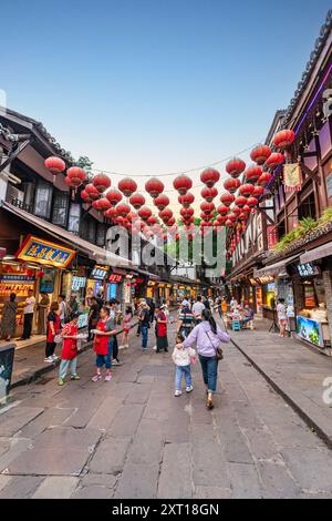 Chonqing, Chine - 7 mai 2024 : ville ancienne de Ciqikou, une attraction touristique célèbre à Chonqing. Banque D'Images