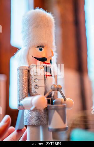 Casse-noisette avec tête en peau de billard douce blanche Banque D'Images