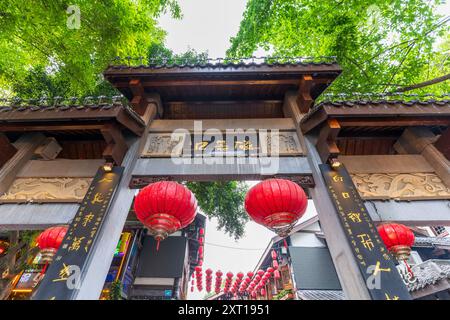 Chonqing, Chine - 7 mai 2024 : ville ancienne de Ciqikou, une attraction touristique célèbre à Chonqing. Banque D'Images