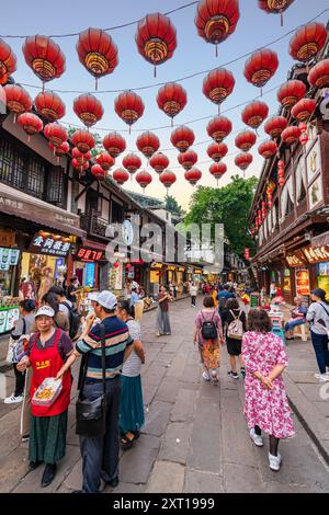 Chonqing, Chine - 7 mai 2024 : ville ancienne de Ciqikou, une attraction touristique célèbre à Chonqing. Banque D'Images