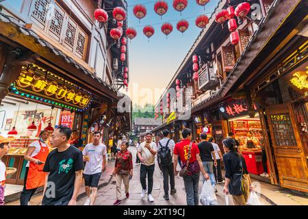 Chonqing, Chine - 7 mai 2024 : ville ancienne de Ciqikou, une attraction touristique célèbre à Chonqing. Banque D'Images