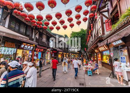 Chonqing, Chine - 7 mai 2024 : ville ancienne de Ciqikou, une attraction touristique célèbre à Chonqing. Banque D'Images