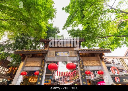 Chonqing, Chine - 7 mai 2024 : ville ancienne de Ciqikou, une attraction touristique célèbre à Chonqing. Banque D'Images