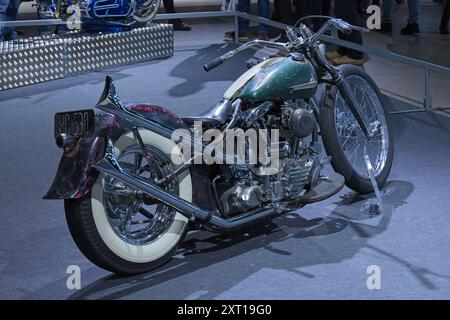 Pasila, Helsinki, Finlande – 3 février 2024 : une moto Misfit personnalisée exposée au salon MP 24 Motorcycle Fair au Messukeskus Helsinki. Banque D'Images