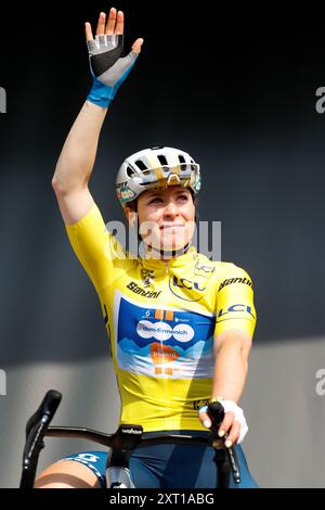 DORDRECHT - Charlotte Kool avant le départ de la deuxième étape du Tour de France femmes, le Tour de France féminin, de Dordrecht à Rotterdam. Le circuit cycliste de plusieurs jours fait partie de l'UCI Women's WorldTour et dure jusqu'au 18 août. ANP BAS CZERWINSKI Banque D'Images