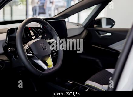 Minsk, Biélorussie, 13 août 2024 - vue intérieure de la nouvelle Volkswagen ID 3 - voiture électrique moderne Banque D'Images