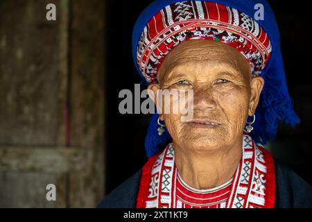 Portrait d'une tribu ethnique de Dao Rouge dans le district de Hoang Su Phi de la province de Ha Giang, au nord du Vietnam Banque D'Images