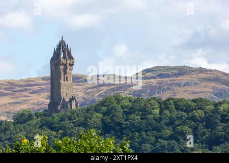 Monument national Wallace sur la colline Abbey Craig vue depuis Sterling Old Bridge, Écosse Banque D'Images