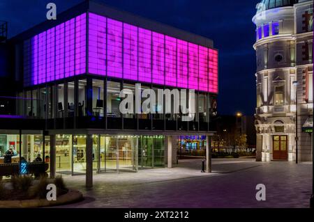 Théâtre Sheffield Crucible la nuit. Banque D'Images