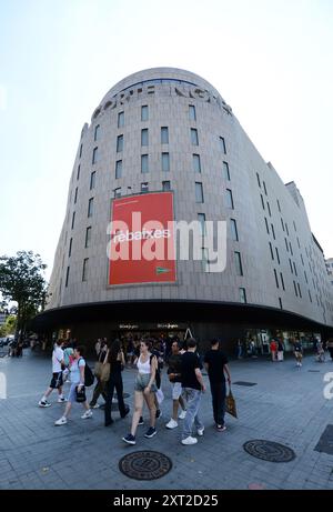 Bâtiment El Corte Ingles sur le Passeig de Gràcia à Barcelone, Espagne. Banque D'Images