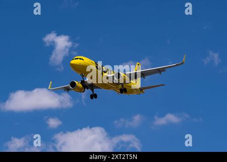 Harry Reid Airport, 8-10-24 Las Vegas, NV États-Unis Spirit Airlines Airbus A320 N648NK en finale pour 26L à l'aéroport international Harry Reid Banque D'Images