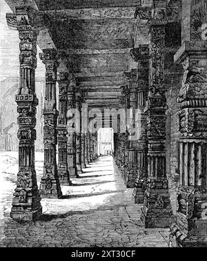 Architecture indienne : colonnade de piliers hindous près du Kootub, à Delhi, (XIe siècle), 1870. Gravure d'une photographie de Samuel Bourne. Les formes sont un peu encombrantes et inélégantes. L'ornement, comme tous les ornements indiens, est très élaboré, et de la base de chaque colonne à sa capitale, il n'y a pas un espace dans lequel une sorte de sculpture ne se trouve pas. Les autorités ont des doutes quant à l'emplacement et à la disposition de ces piliers. La position actuelle qu'ils occupent ne semble pas avoir été leur origine... jusqu'à ce que, au cours des trois dernières années, la belle architecture monumentale à trouver Banque D'Images