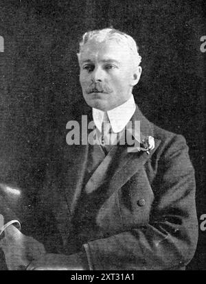 Fait chevalier dans le bâtiment qu'il contrôle : Sir Cecil H. Smith, directeur du Victoria and Albert Museum, 1909. « Après la cérémonie d'ouverture, exécutée par le roi, au nouveau Victoria and Albert Museum samedi dernier, le directeur, M.Cecil H. Smith, a été convoqué par Lord Chamberlain pour se présenter et recevoir l'honneur de chevalier. Il s'agenouilla devant sa Majesté, qui le toucha sur chaque épaule avec une épée, et à son soulèvement, le roi et la reine lui serrèrent la main et lui présentèrent leurs félicitations. Sir Cecil Smith était autrefois au British Museum, en tant que gardien de la Grèce et de la Romaine Antiqui Banque D'Images