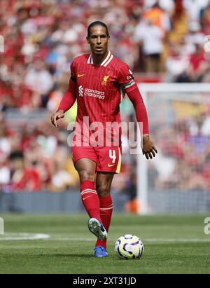 Photo du dossier datée du 11-08-2024 de Virgil van Dijk de Liverpool. Ian Rush, buteur record de Liverpool, admet que personne n’est plus grand que le club, mais espère que des renouvellements de contrat pourront encore être consentis pour le trio vedette composé de Virgil van Dijk, Mohamed Salah et Trent Alexander-Arnold. Date d'émission : mardi 13 août 2024. Banque D'Images