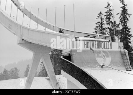 Current 9 - 5 - 1971 : Mork - Myrmo - Masters deux favoris ont remporté le championnat norvégien de ski ce week-end. Tout le monde s’attendait à ce qu’Ingolf Mork remporte la victoire en saut, et il n’était pas non plus inattendu que Magne Myrmo de Rennebu remporte son premier NM en ski de fond. Photo. Ivar Aaserud/Aktuell/NTB ***PHOTO NON TRAITÉE*** le texte de cette image est traduit automatiquement Banque D'Images