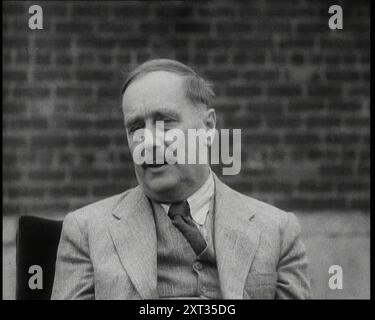 H.G. Wells interviewé, années 1930 De "Time to Remember - The Powers That Were", années 1930 (Reel 2) ; un documentaire sur diverses figures importantes des années 1930 Banque D'Images