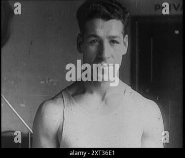 Boxer, Len Harvey, années 1930 De "Time to Remember - Some People in the Thirties", années 1930 (Reel 2) ; film documentaire sur les années 1930, mettant l'accent sur les personnages célèbres de l'époque. Banque D'Images