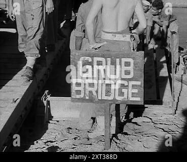 Un signe lisant &#x2018;Grub Bridge&#x2019;, 1943. De "Time to Remember - Struggle for A Planet", 1943 ( Reel 2) ; film documentaire sur les événements de 1943, en particulier la bataille de l'Atlantique. Banque D'Images