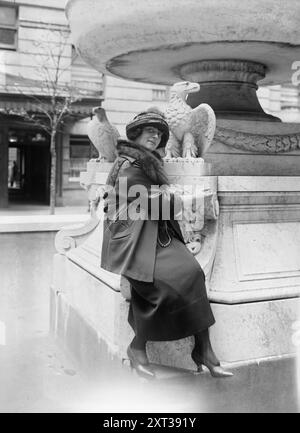 Sophie Braslau, entre c1915 et c1920. Montre la chanteuse d'opéra Sophie Braslau (1888-1935), une contralto qui s'est produite avec le Metropolitan Opera de New York. Banque D'Images