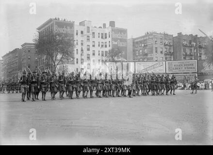 22e ingénieurs, 1917. Montre le 22nd Engineers lors d'un défilé de la 27th Division (Garde nationale de New York) le 30 août 1917 à New York. Banque D'Images