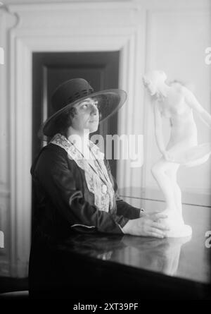 Sophie Braslau, entre c1915 et c1920. Montre la chanteuse d'opéra Sophie Braslau (1888-1935), une contralto qui s'est produite avec le Metropolitan Opera de New York. Banque D'Images