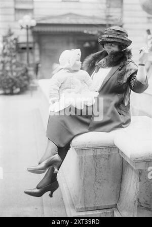 Sophie Braslau, entre c1915 et c1920. Montre la chanteuse d'opéra Sophie Braslau (1888-1935), une contralto qui s'est produite avec le Metropolitan Opera de New York. Banque D'Images