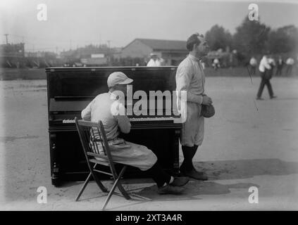 Gus Van &amp ; Joe Schenck, Vaudeville comics (baseball), entre c1915 et c1920. Banque D'Images