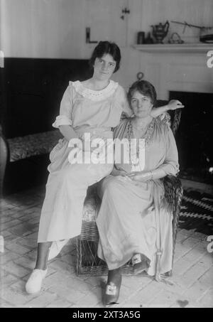 Louise Homer, 1919 ans. Montre la famille du compositeur Sidney Homer (1864-1953) et son épouse, chanteuse d'opéra contralto Louise Dilworth Homer (1871-1947). Banque D'Images