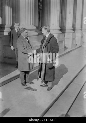 R.N. Harper au Capitole, entre c1915 et c1920. Montre le Colonel Robert Newton Harper (1861-1940), président du Comité inaugural en 1917, au Capitole des États-Unis. Banque D'Images