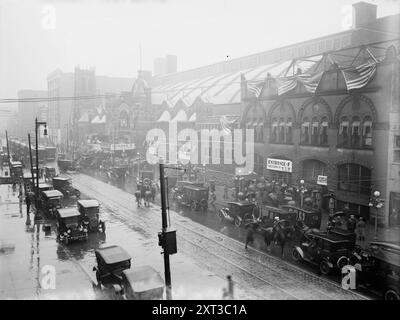 Convention de Chicago, entre c1915 et c1920. Montre l'entrée à la Convention nationale républicaine de 1916 qui a eu lieu à Chicago du 7 au 10 juin 1916. Banque D'Images