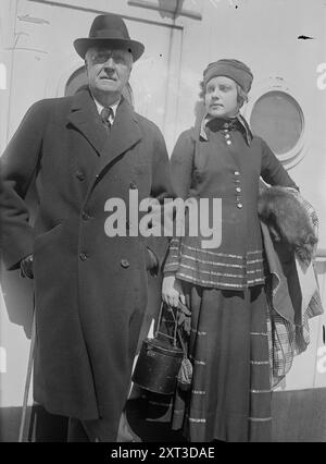 Sir H.B. Tree &amp ; Miss Tree, 1916. Spectacles Sir Herbert Beerbohm Tree (1852-1917), acteur anglais et directeur de théâtre avec sa fille. Banque D'Images