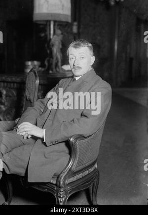 John Masefield, 1916 ans. Montre le poète et écrivain anglais John Edward Masefield (1878-1967) qui fut poète lauréat du Royaume-Uni (1930-1967). Banque D'Images