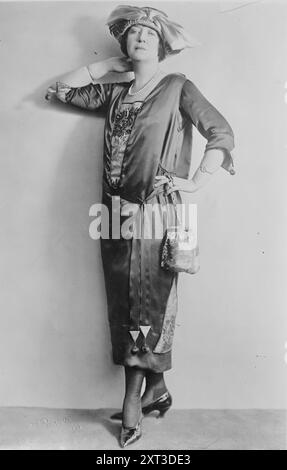 Helen Ware, entre c1915 et c1920. Montre l'actrice Helen Ware (1877-1939). Banque D'Images