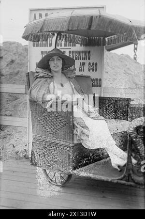 Curci, entre c1915 et c1920. Montre Amelita Galli-Curci (1882-1963), chanteuse d'opéra soprano italienne coloratura. Banque D'Images