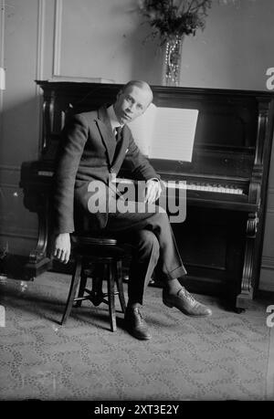 Prokofieff [c.-à-d. Prokofiev], entre 1918 et 1920. Montre le compositeur russe Sergueï Sergueïevitch Prokofiev (1891-1953) qui a vécu aux États-Unis entre 1918 et 1920. Banque D'Images