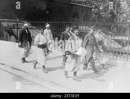 Turcos, blessé à Charleroi, à Paris, en 1914. Montre des tirailleurs algériens (soldats d'infanterie) à Paris, France pendant la première Guerre mondiale Banque D'Images