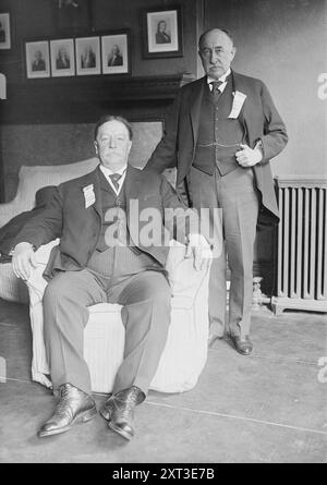 W.H. Taft &amp ; J.H. Hammond, entre c1915 et c1920. Montre l'ex-président William Howard Taft, assis, qui a démissionné de son poste de président honoraire de la Ligue mondiale de la Cour en janvier 1917. Derrière lui se trouve John Hays Hammond (1855-1936). Banque D'Images