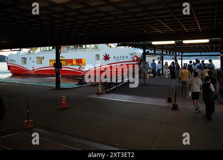 Itsukushima (alias Miyajima), Hatsukaichi, Hiroshima, Japon. Banque D'Images