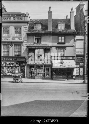 Putney High Street, Putney, Wandsworth, Greater London Authority, c1912. Vue extérieure montrant les locaux du photographe William Field au 9 Putney High Street. Banque D'Images