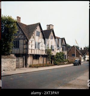 Hall's Croft, Old Town, Stratford-upon-Avon, Warwickshire, 1958. Une vue du nord-ouest montrant l'élévation avant de Hall's Croft. Banque D'Images