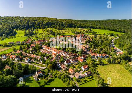 Prise de vue aérienne par drone du vieux village médiéval et du monastère de Bebenhausen Banque D'Images