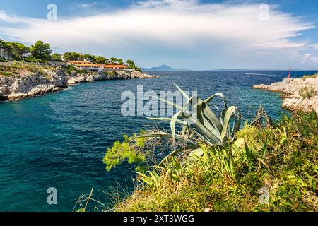 Vue sur la mer Adriatique depuis le port de Veli Losinj, Croatie Banque D'Images