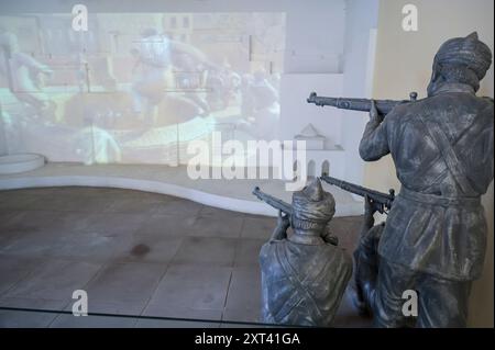 INDE, Pendjab, Amritsar, mémorial et musée pour le massacre de Jallianwala Bagh, également connu sous le nom de massacre d'Amritsar, qui a eu lieu le 13 avril 1919 sous la domination britannique. Une foule pacifique s'était réunie au Jallianwala Bagh lors de la foire annuelle de Baishakhi pour protester contre la loi Rowlatt. Le brigadier général britannique R. E. H. Dyer entoure le peuple avec des régiments d'infanterie de l'armée indienne britannique. Dyer a ordonné de tirer sur la foule, des centaines de personnes ont été abattues. Les peuples ont sauté dans le puits Shaheedi pour s'échapper et sont morts aussi. Banque D'Images