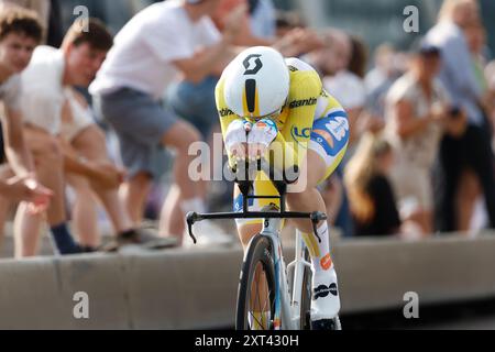 ROTTERDAM - Charlotte Kool en action lors du contre-la-montre individuel du Tour de France femmes, le Tour de France féminin. Le circuit cycliste de plusieurs jours fait partie de l'UCI Women's WorldTour et dure jusqu'au 18 août. ANP BAS CZERWINSKI Banque D'Images