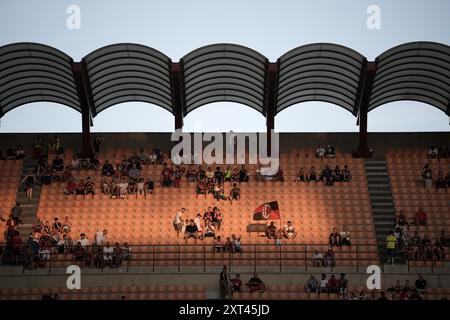 Milan, Italie. 13 août 2024. Supporters en attente du match de football Silvio Berlusconi Trophy (Trofeo Berlusconi) entre Milan et Monza, au stade San Siro de Milan, Italie - mardi 13 août 2024. Sport - Soccer . (Marco Alpozzi/LaPresse) crédit : LaPresse/Alamy Live News Banque D'Images