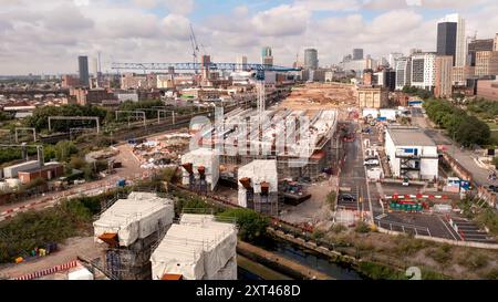 BIRMINGHAM, ROYAUME-UNI - 3 AOÛT 2024. Une vue panoramique aérienne du paysage urbain de Birmingham avec le chantier HS2 longeant l'université Banque D'Images