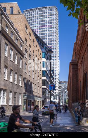 Centre point un grand immeuble de bureaux des années 1960 des années 1960 tristement célèbre pour avoir été gardé vacant par son propriétaire et magnat de la propriété Harry Hyams Banque D'Images