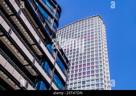 Centre point un grand immeuble de bureaux des années 1960 des années 1960 tristement célèbre pour avoir été gardé vacant par son propriétaire et magnat de la propriété Harry Hyams Banque D'Images