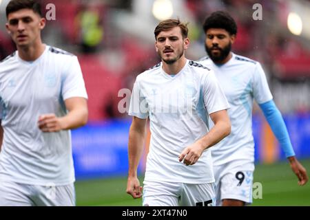 Liam Kitching de Coventry City (au centre) s'échauffe avant le coup d'envoi avant le match du premier tour de la Carabao Cup à Ashton Gate, Bristol. Date de la photo : mardi 13 août 2024. Banque D'Images