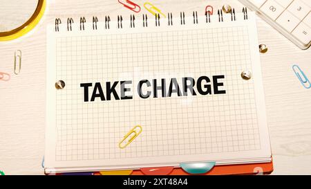 Symbole conceptuel de prise en charge. Copier l'espace. PRENEZ EN CHARGE les mots écrits dans un cahier à carreaux Banque D'Images